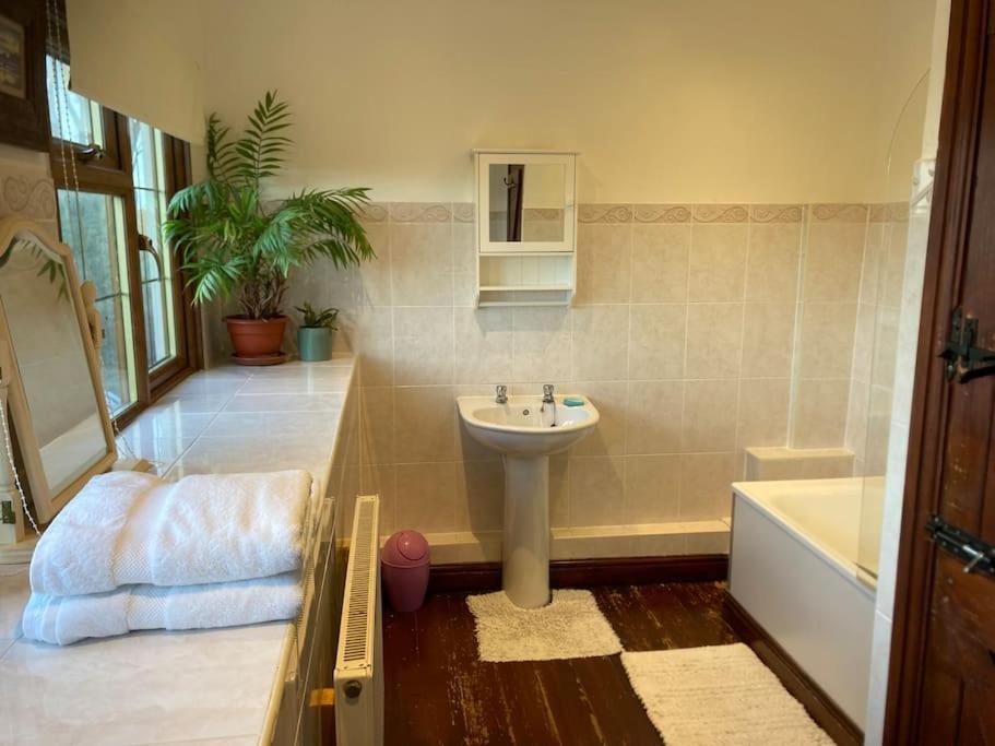Llanfair Caereinion Bryntirion Farmhouse Rooms מראה חיצוני תמונה